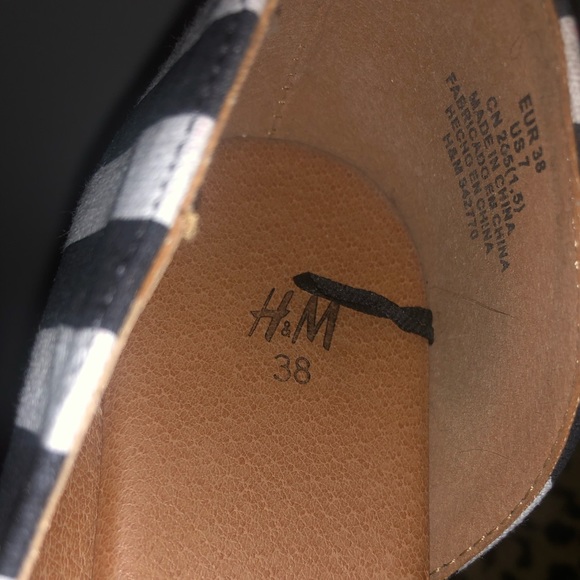 EUC H&M black and white striped open-toe flats - Picture 4 of 5
